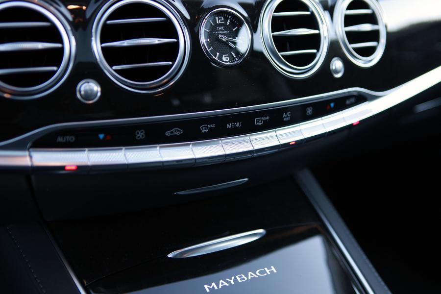Детали интерьера Mercedes-Maybach S600 2015 года  (NA) (фото 17 из 53)